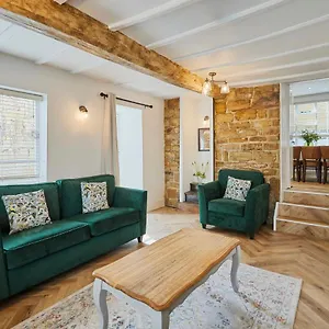  Holiday home Host & - Cragg